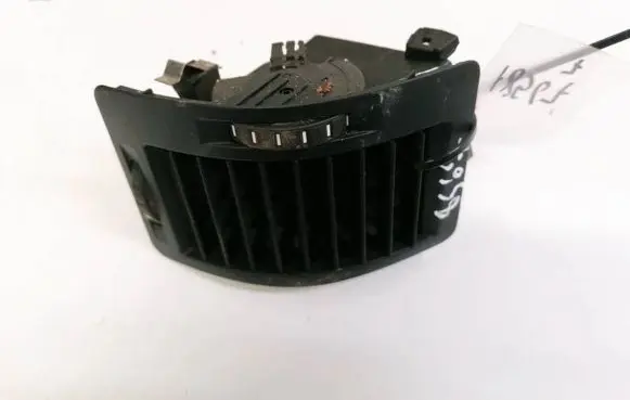 Skoda Octavia Mk2 (1Z) Dash center air vent grill 02124902W 0212-4902W