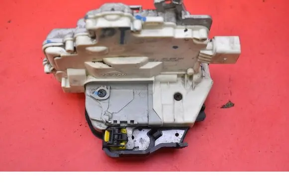 Audi A3 S3 A3 Sportback 8P Rear door lock 4F0839016