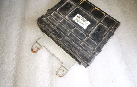 Mitsubishi Colt Engine control unit/module MD353925 E2T69384