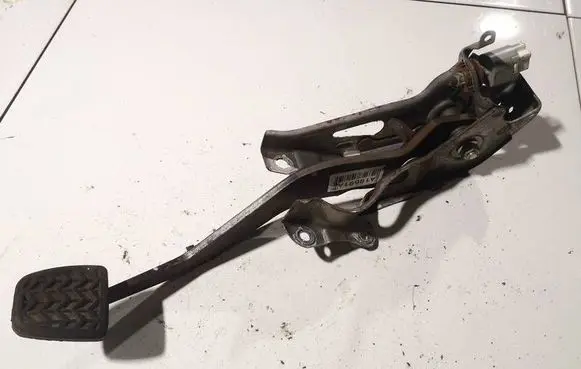 Toyota Yaris Brake pedal 