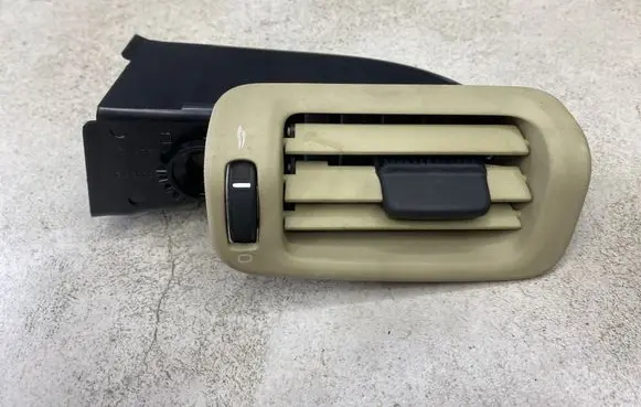 Volvo V70 Rear air vent grill 06E5365