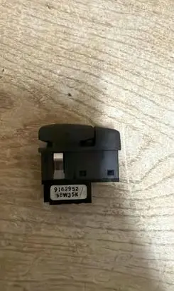 Volvo S70 V70 V70 XC Windscreen/window heater switch 9162952