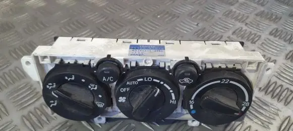 Toyota Avensis T220 Climate control unit 5590005090 55900-05090