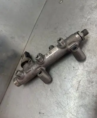 Audi A6 S6 C7 4G Fuel distributor 059130089BT