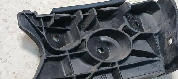 Front bumper mounting bracket