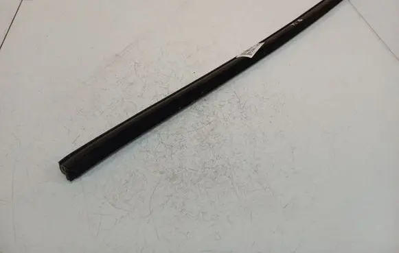 Peugeot 807 Front door glass trim molding
