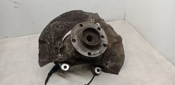 BMW 5 E60 E61 Front wheel hub spindle knuckle 6760954