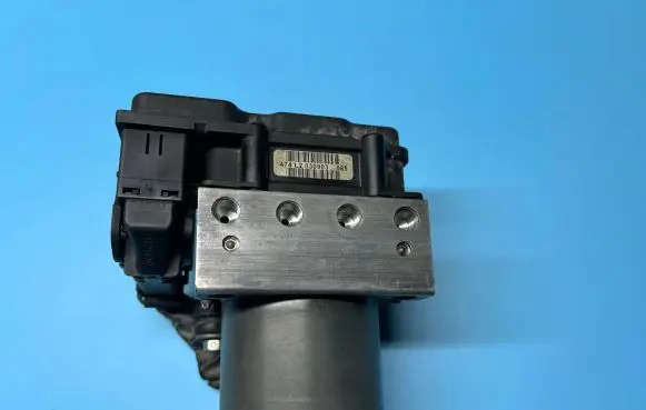 Nissan Almera N16 ABS Pump 0265800379