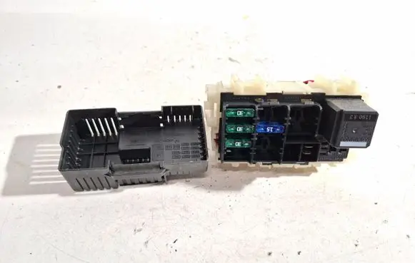 Volvo S60 Fuse module 6G9T14K131 6G9T14B192