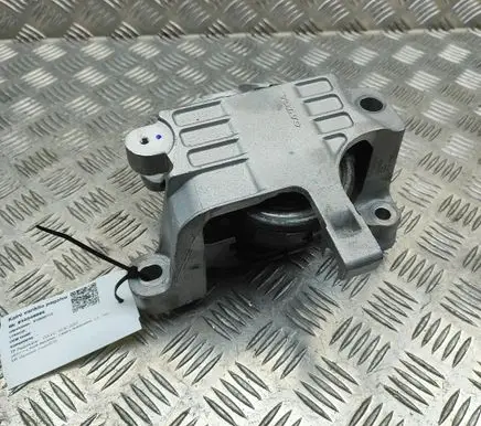 Volvo XC40 Engine mount bracket 32139920