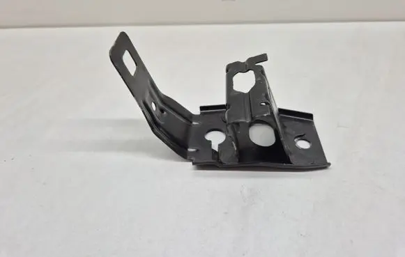 Porsche Cayenne (92A) Fender mounting bracket 7P5807125