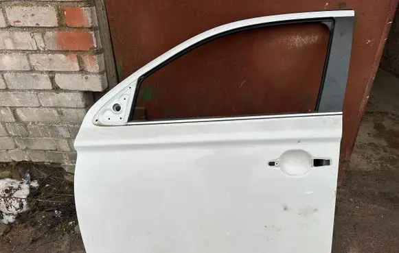 Mitsubishi Outlander Front door