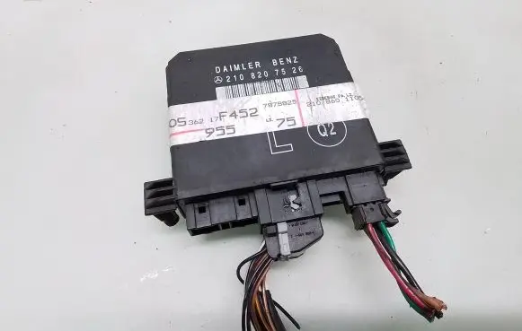 Mercedes-Benz E W210 Door control unit/module 2108207526