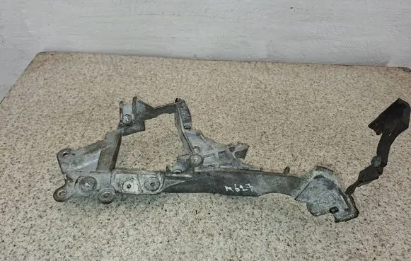 Land Rover Evoque I Engine mounting bracket G4D39L456DC