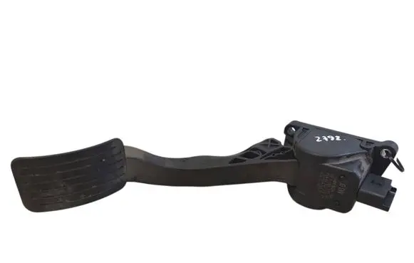 Accelerator throttle pedal