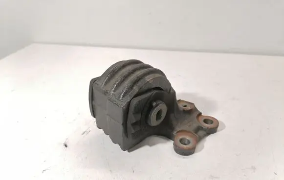 Lexus RX 450H Engine mount bracket
