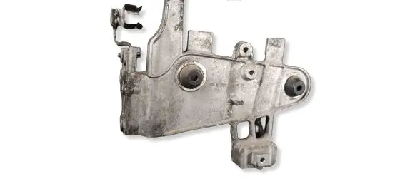 Mercedes-Benz C W204 Air filter cleaner box bracket assembly A6510902241