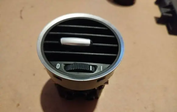 Alfa Romeo 159 Dash center air vent grill LS376630