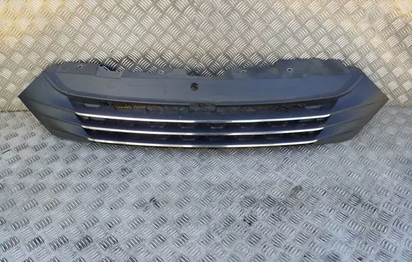 Iveco Daily 6th gen Front bumper upper radiator grill 5802025116 5802025144K