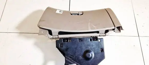 Mitsubishi Grandis Glove box
