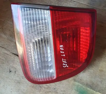Seat Leon (1M) Rear/tail lights 1M6945092B