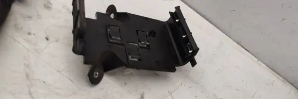 Volkswagen PASSAT B8 Engine control unit holder 5q0906507D