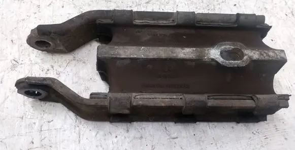 Volvo S80 Engine mount bracket