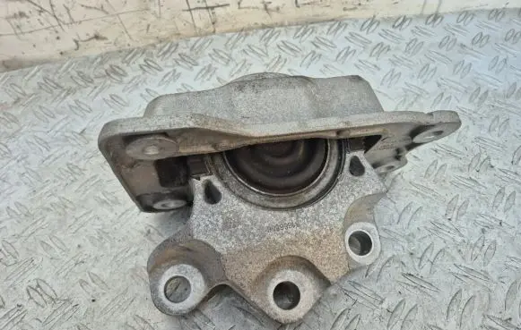 Volvo XC90 Engine mount bracket 31686886 EY8BA
