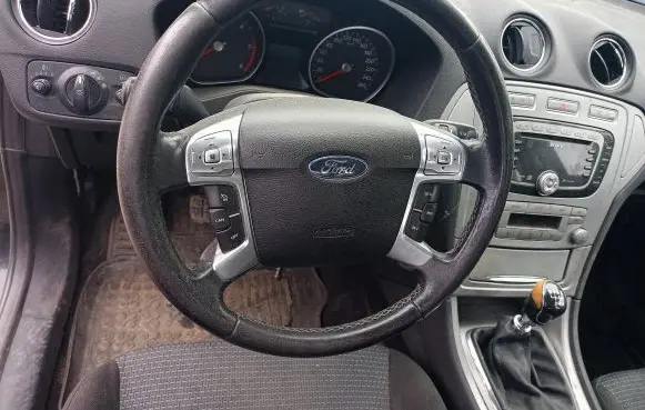 Ford Mondeo MK IV Dashboard