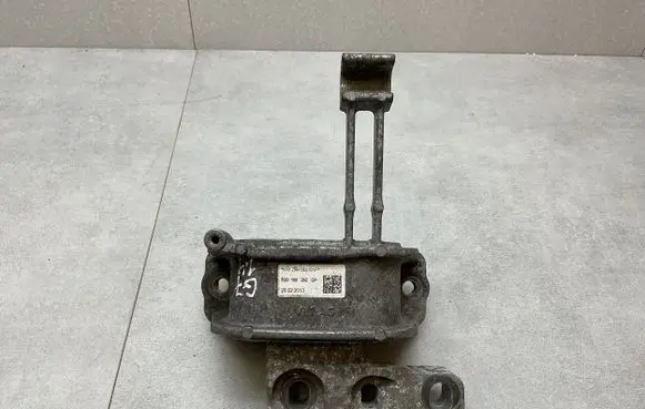 Volkswagen Golf VII Engine mount bracket 5Q0199262CP