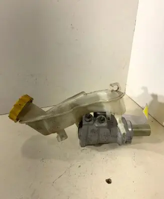 Brake fluid reservoir