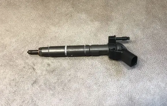 Mercedes-Benz R W251 Fuel injector 0986435
