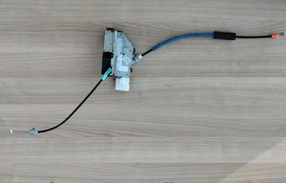 Citroen C6 Front door lock 9660699580