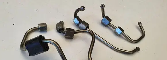Opel Insignia A Fuel injector supply line/pipe 