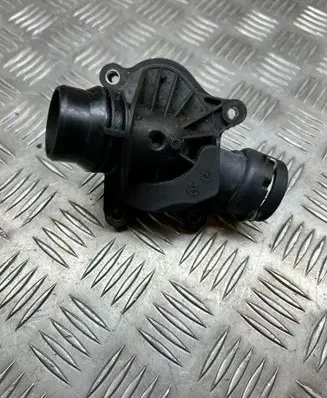 BMW 5 E60 E61 Thermostat/thermostat housing 3711A19