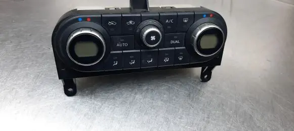 Nissan Qashqai Air conditioning/heating control unit 
