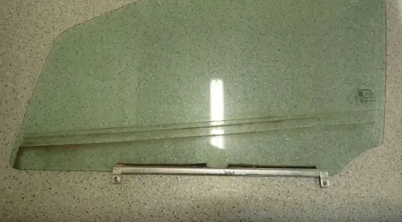 Suzuki Alto Sliding door window/glass 