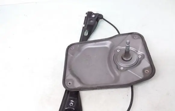 Rear door manual window regulator
