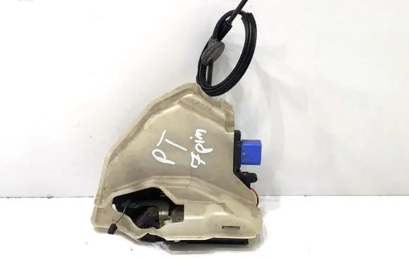 Volkswagen Golf V Rear door lock 