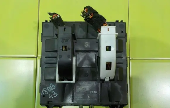 Skoda Rapid (NH) Central body control module 6R0937087P 18AB43