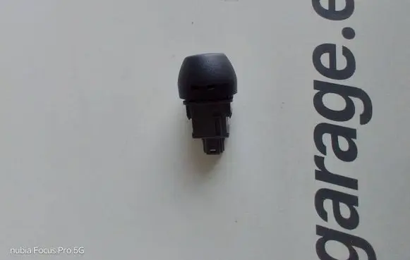 Toyota RAV 4 (XA30) Hazard light switch 15B060