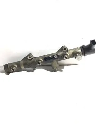 Volkswagen Touareg I Fuel main line pipe 059130090J 005816L2 F00R001823