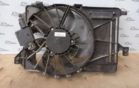 Ford Focus Radiator cooling fan shroud 8240680