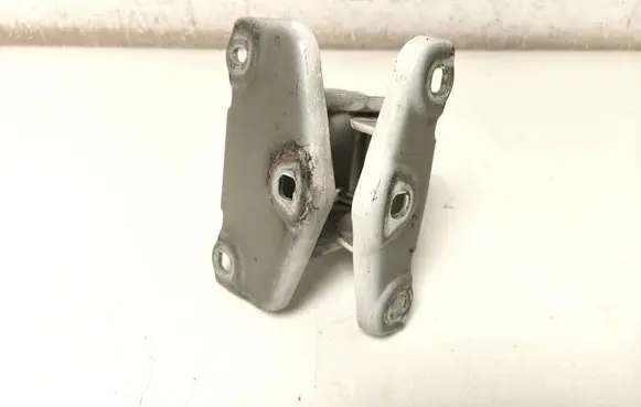 Opel Vivaro Loading door upper hinge 904006707R