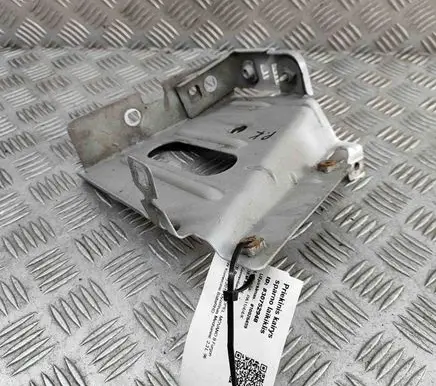 Opel Movano B Fender mounting bracket 03G37490R