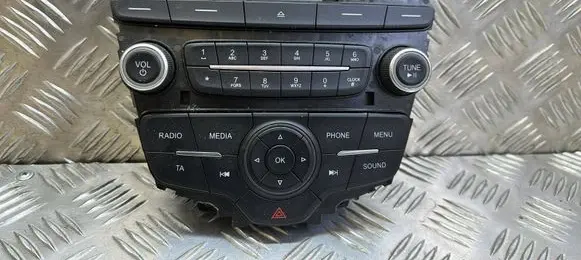 Radio/CD/DVD/GPS head unit