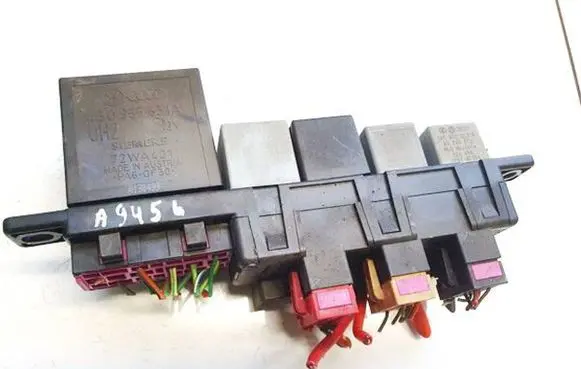 Skoda Octavia Mk1 (1U) Fuse box set 8l0941822 896081000