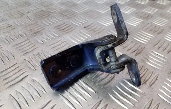 Suzuki Grand Vitara II Rear door lower hinge