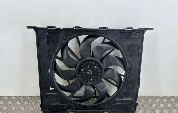 BMW 5 G30 G31 G38 Radiator cooling fan shroud 8677741