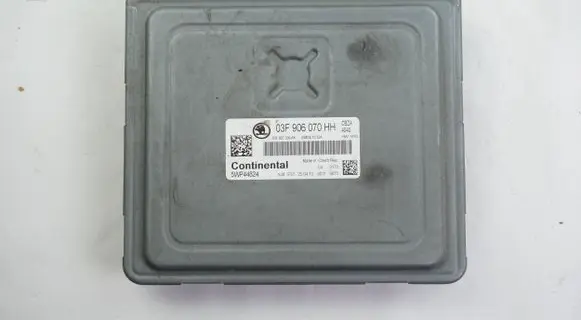 Skoda Fabia Mk2 (5J) Engine control unit/module 03F906070HH 5WP44824